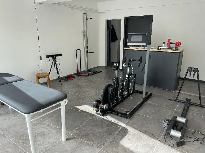 Grande pièce avec bike fitting